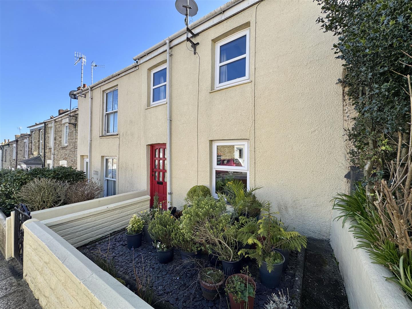 2 bed property in Richmond Hill, Truro